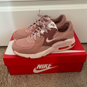 NWT Nike Air Max Excee Sneakers